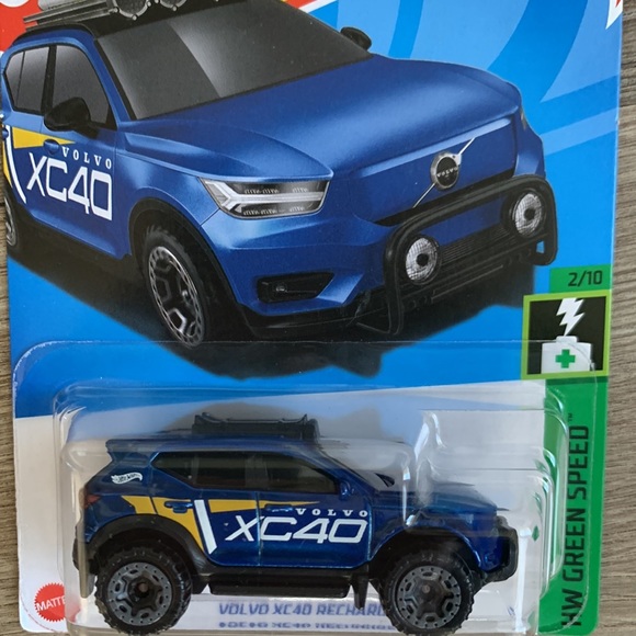 Hot Wheels Volvo XC40 Recharge Suv HW Green Speed Hotwheels Mattel 2024 New - Picture 2 of 4